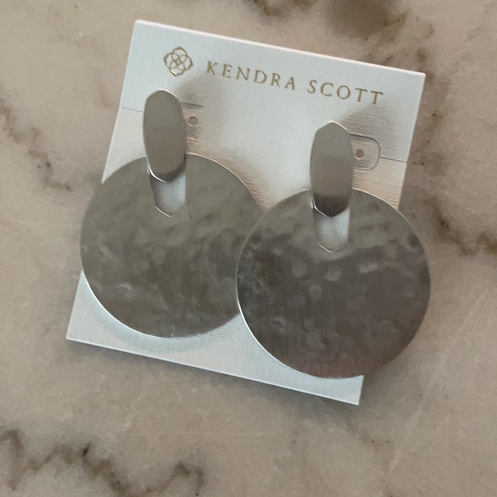 Kendra Scott - Picture 2 of 3